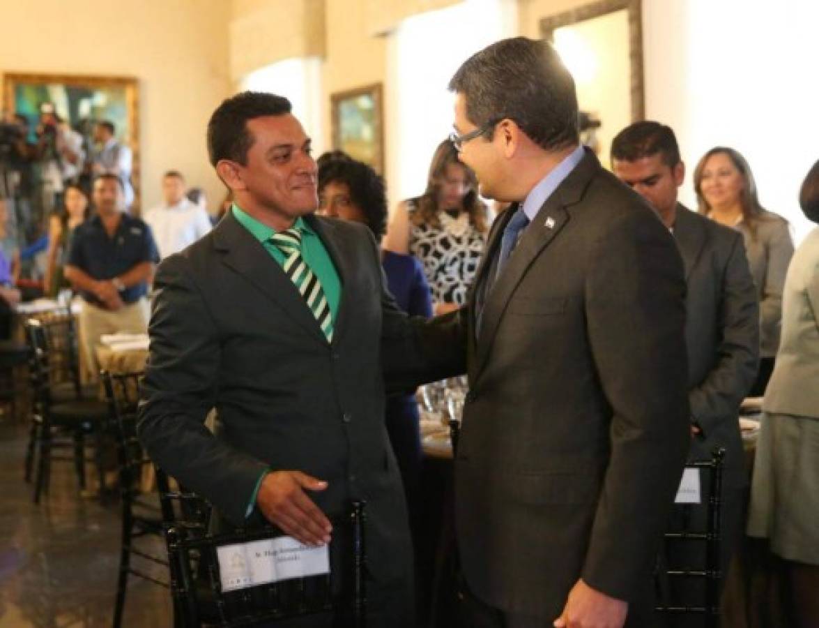 Honduras: Rinden homenaje a los maestros y maestras del país