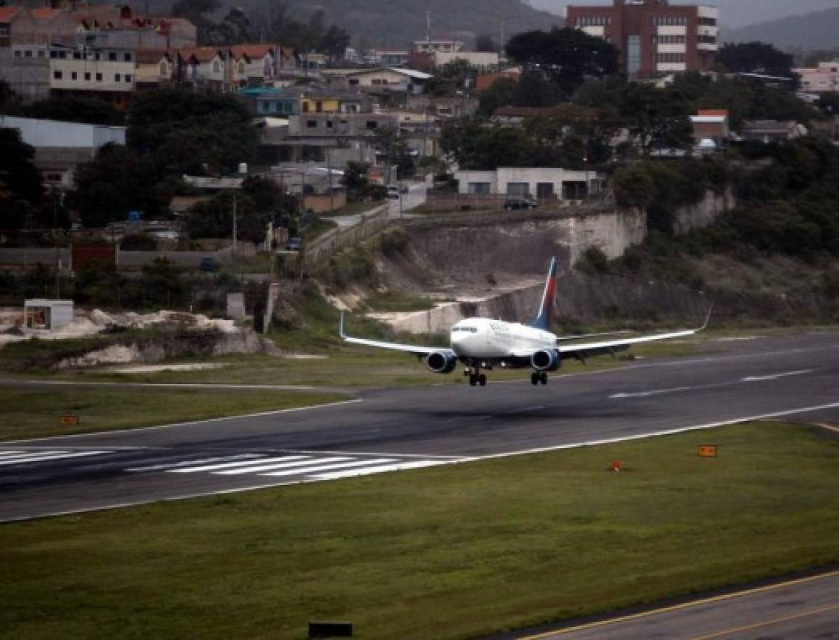 VIDEO: Piloto decide no descender en Toncontín a solo centímetros de tocar la pista