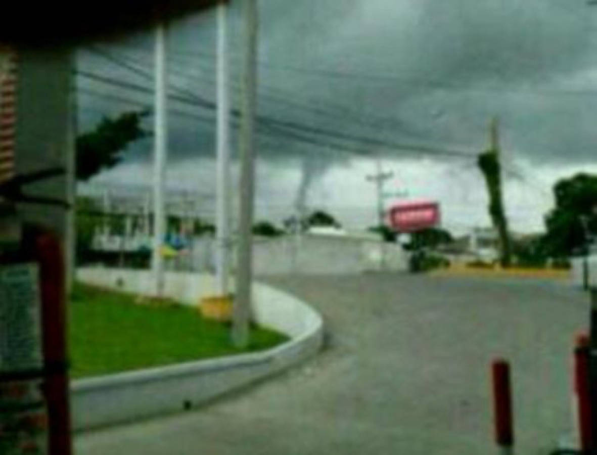 Tornado provoca destrozos en La Ceiba