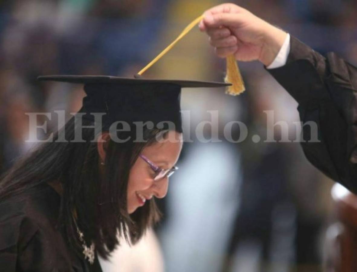 Honduras: UNAH gradúa 288 nuevos médicos y un odontólogo