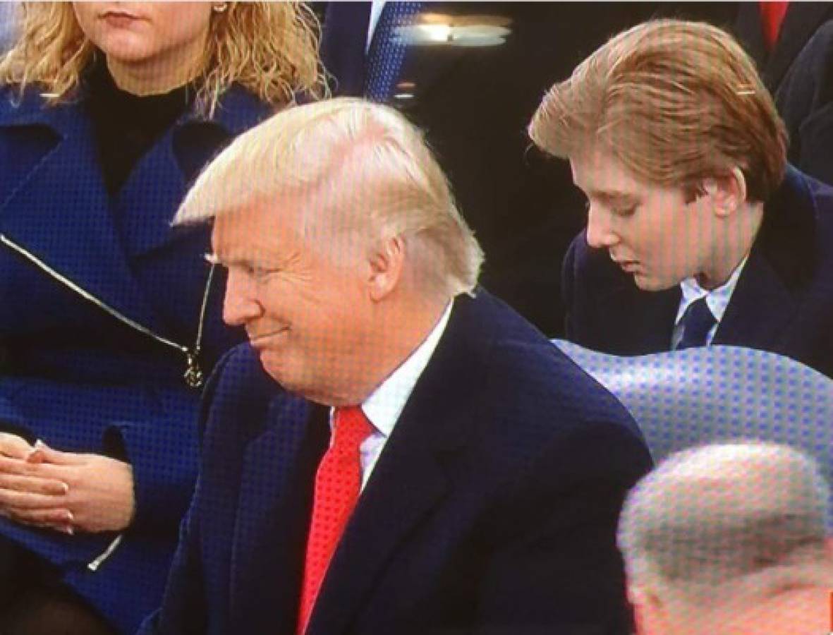 Otra imagen de Barron Trump durante la toma de posesión de su padre. Foto tomada Instagram @itsjuliebowen