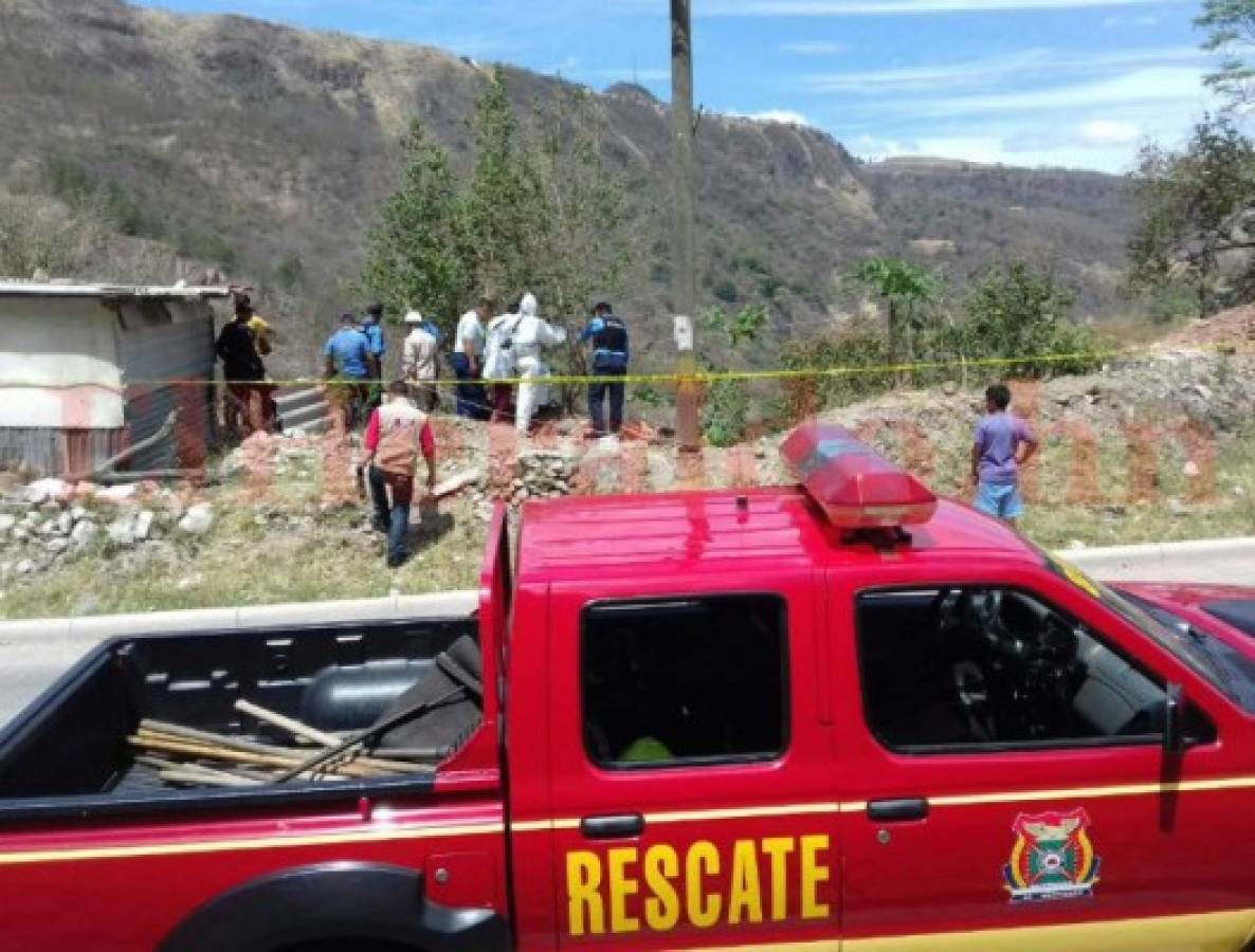 Rescatan cadáver de un hombre en barranco de la colonia Sagastume en Tegucigalpa