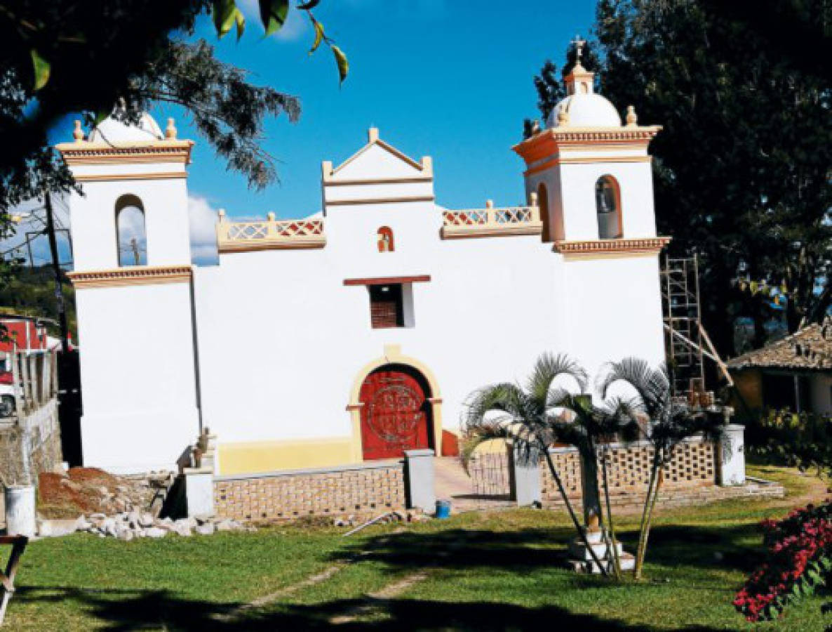 El 8 de diciembre concluyen iglesia de Santa Ana