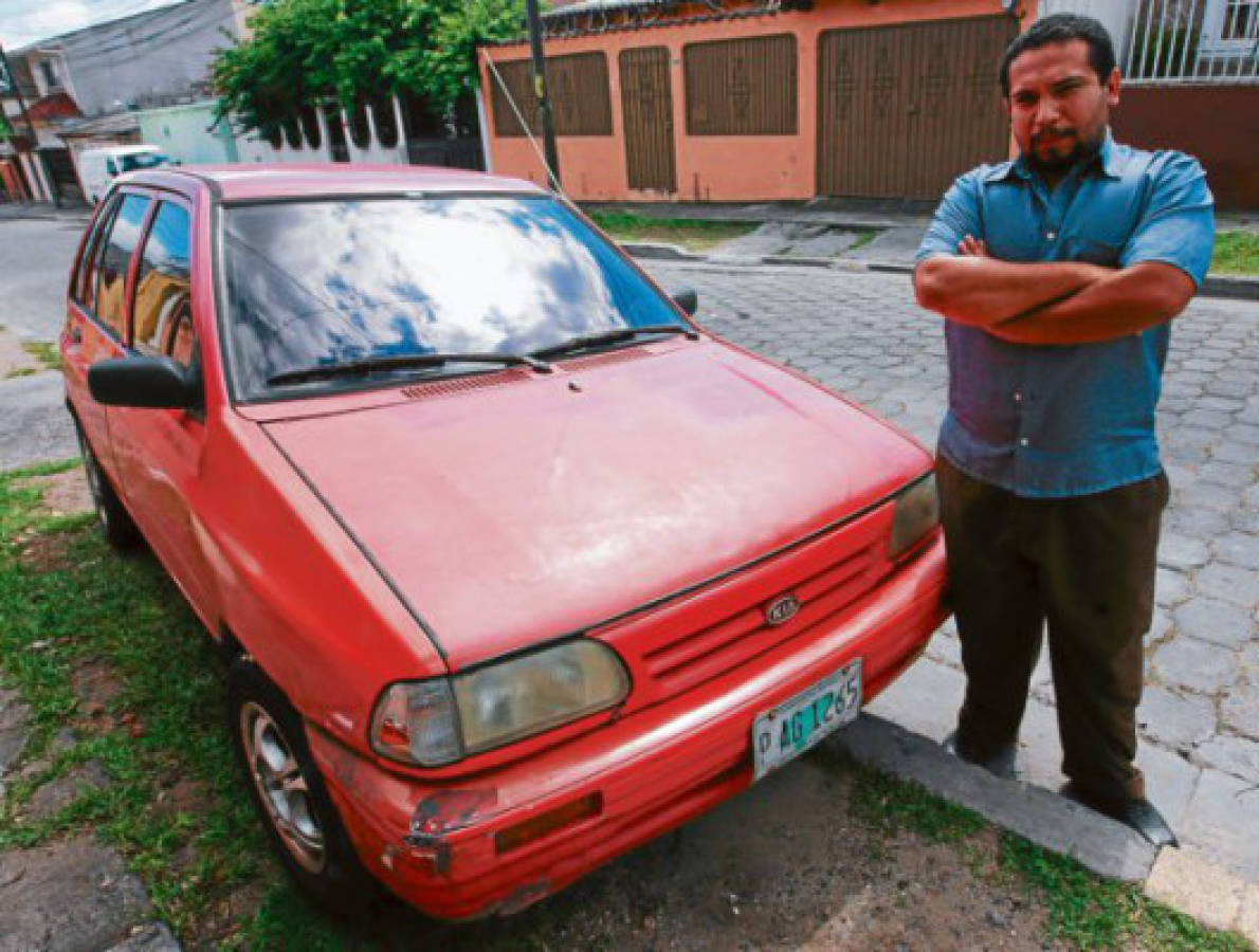 Gustavo, el catracho que mueve su auto con agua