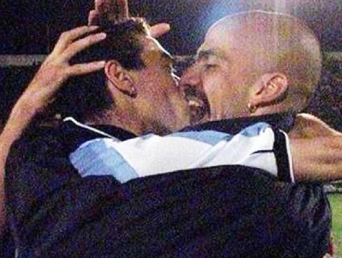 Los 15 besos más polémicos del fútbol