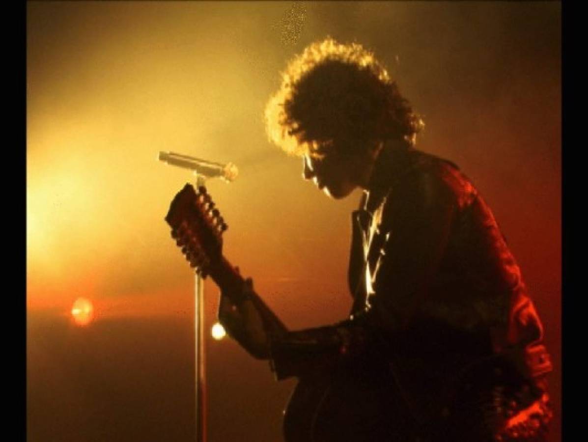 VIDEO: Un viaje musical inolvidable en concierto de Bunbury