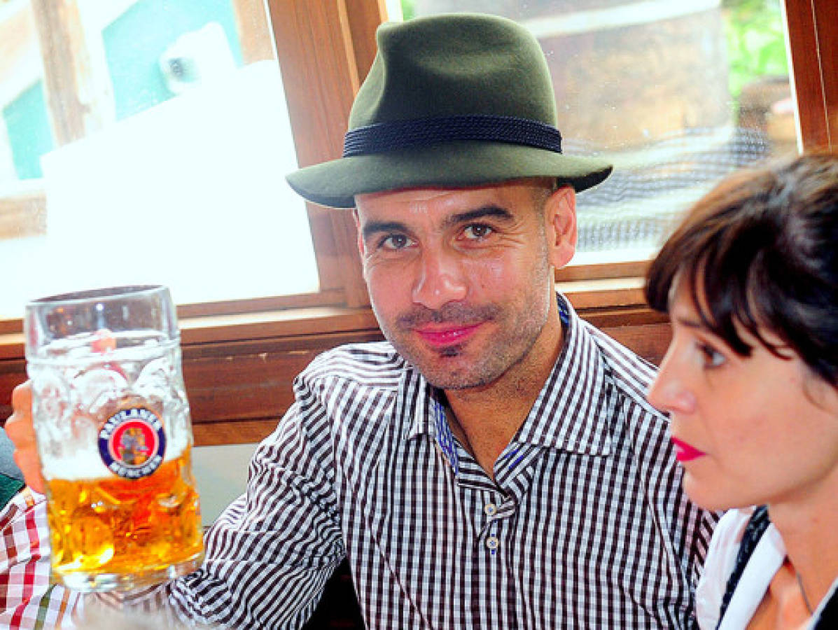 FOTOS: Guardiola celebra liderato con cerveza