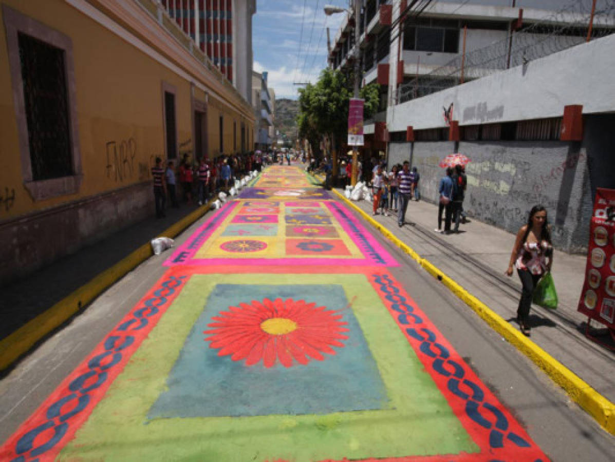 FOTOS: Alfombras llenan de color Tegucigalpa