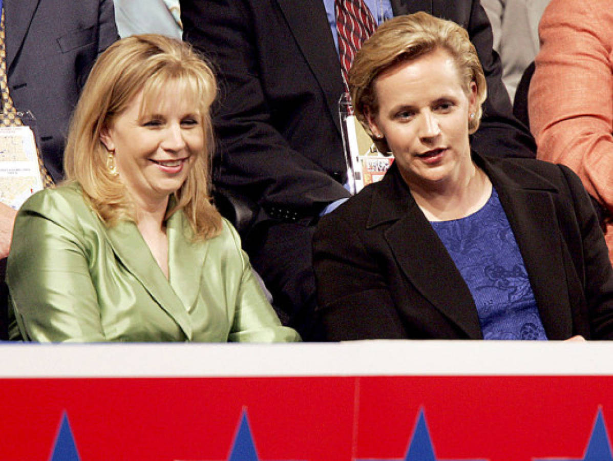 Hijas de Dick Cheney enfrentadas por matrimonio gay