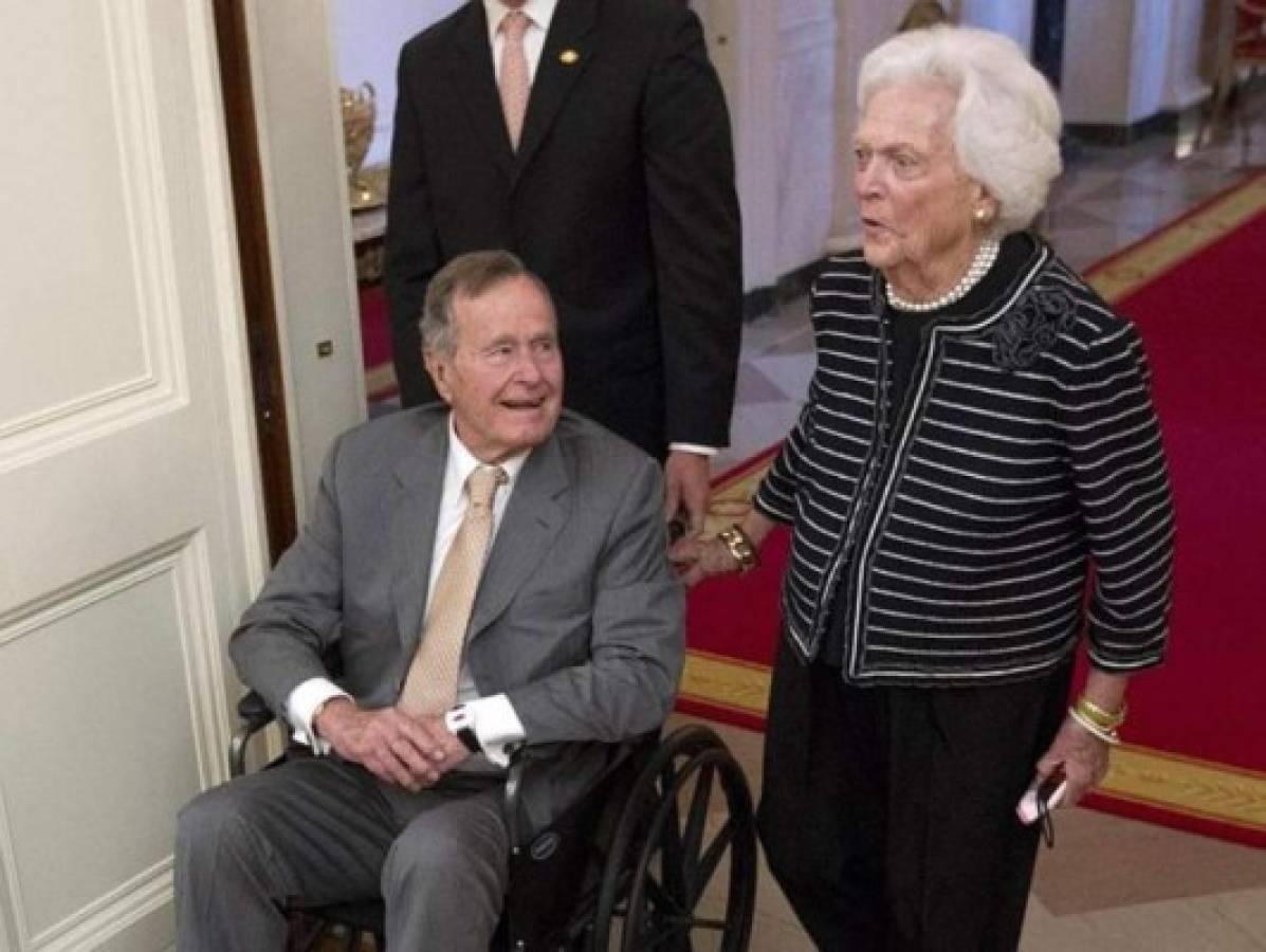 George H.W. Bush seguirá hospitalizado