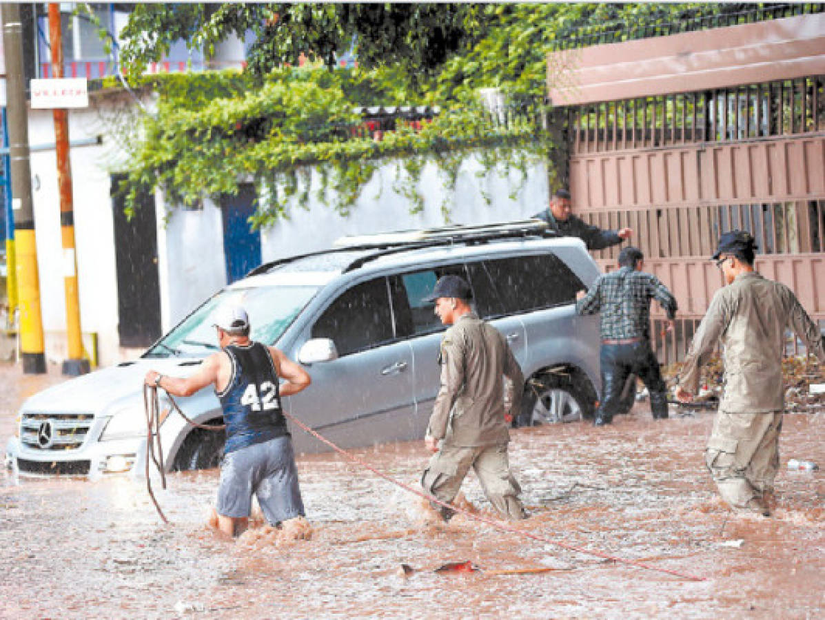 Derrumbes y 34 viviendas inundadas dejan lluvias