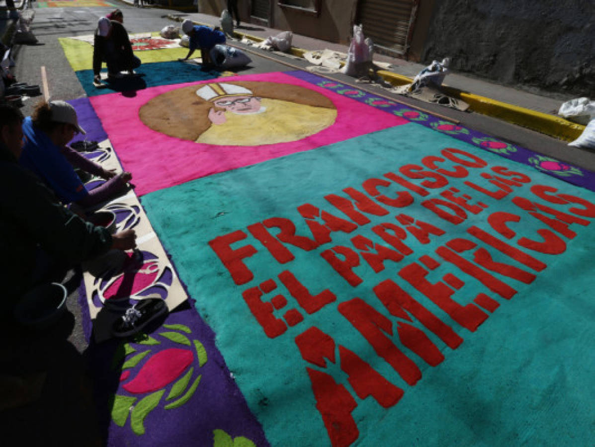 FOTOS: Alfombras llenan de color Tegucigalpa