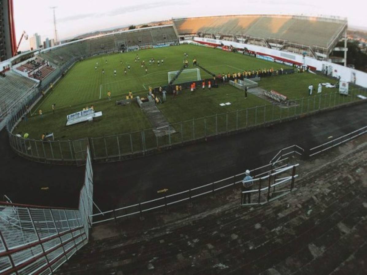 Estadio del club de Rivaldo suspendido por racismo