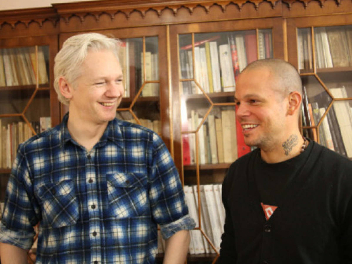 Calle 13 y Julián Assange escribirán una canción