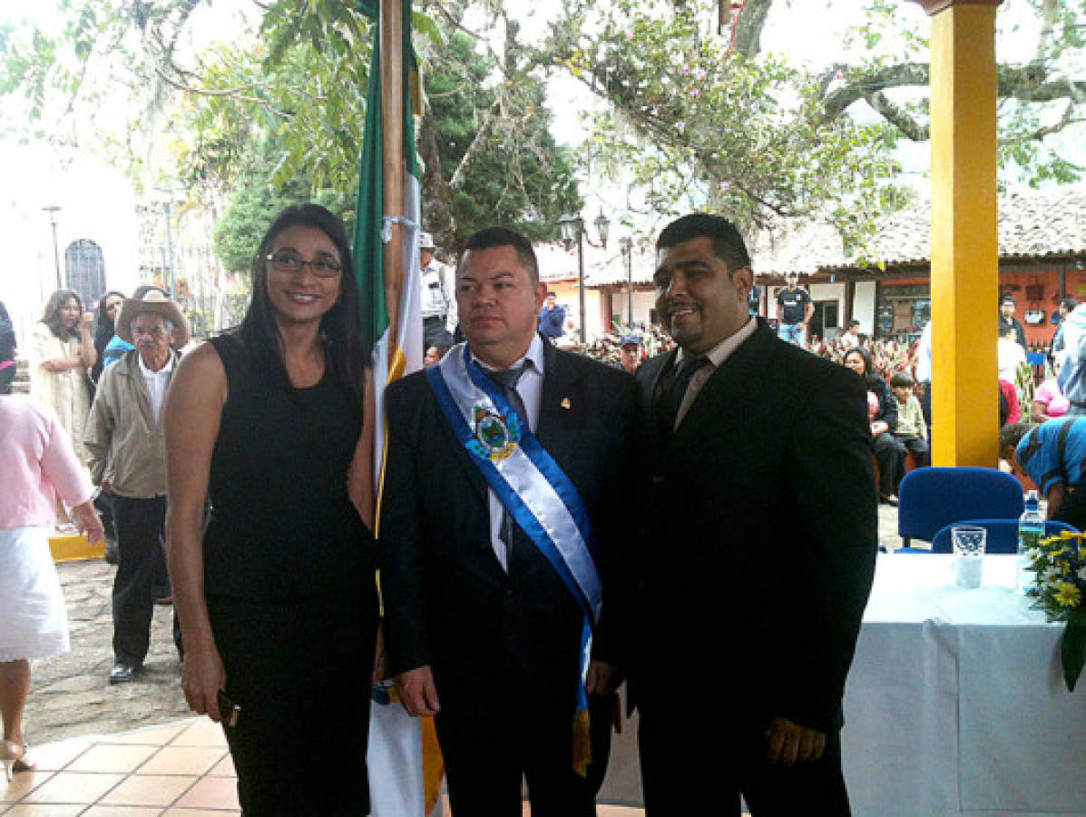 Asumen alcaldes de Valle de Ángeles y Santa Lucía