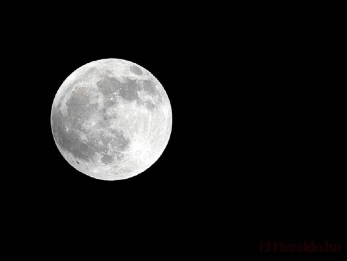 Espectáculo lunar sobre cielo hondureño