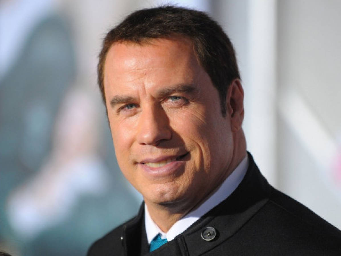 Travolta calla a hombres que acosó