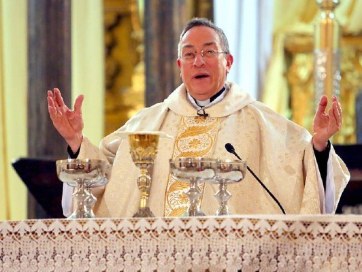 Cardenal Rodríguez lamenta que EEUU vea como enemigos a inmigrantes  