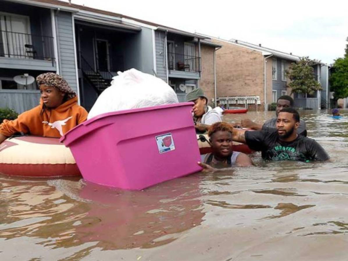 Lluvias dejan al menos cinco muertos en Texas