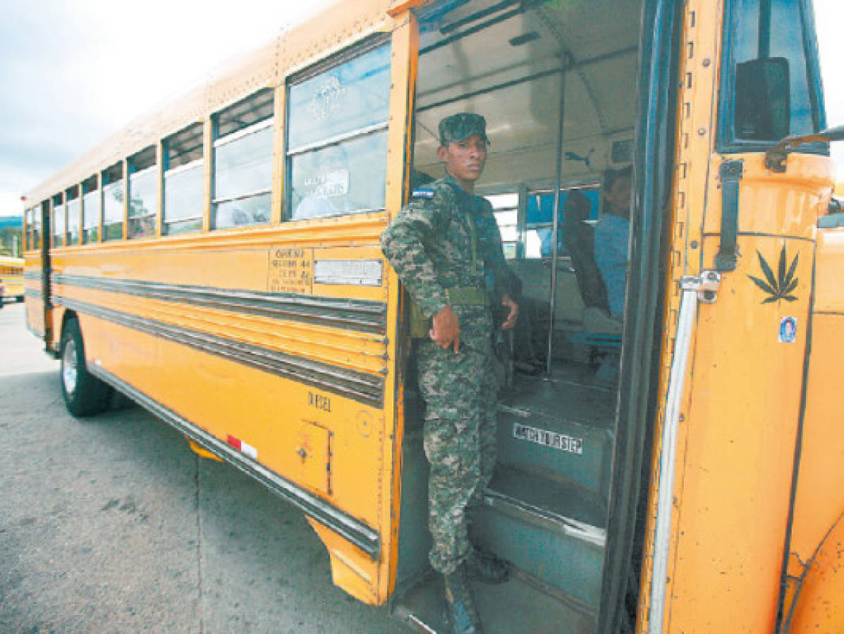 Militares retornan a los buses urbanos