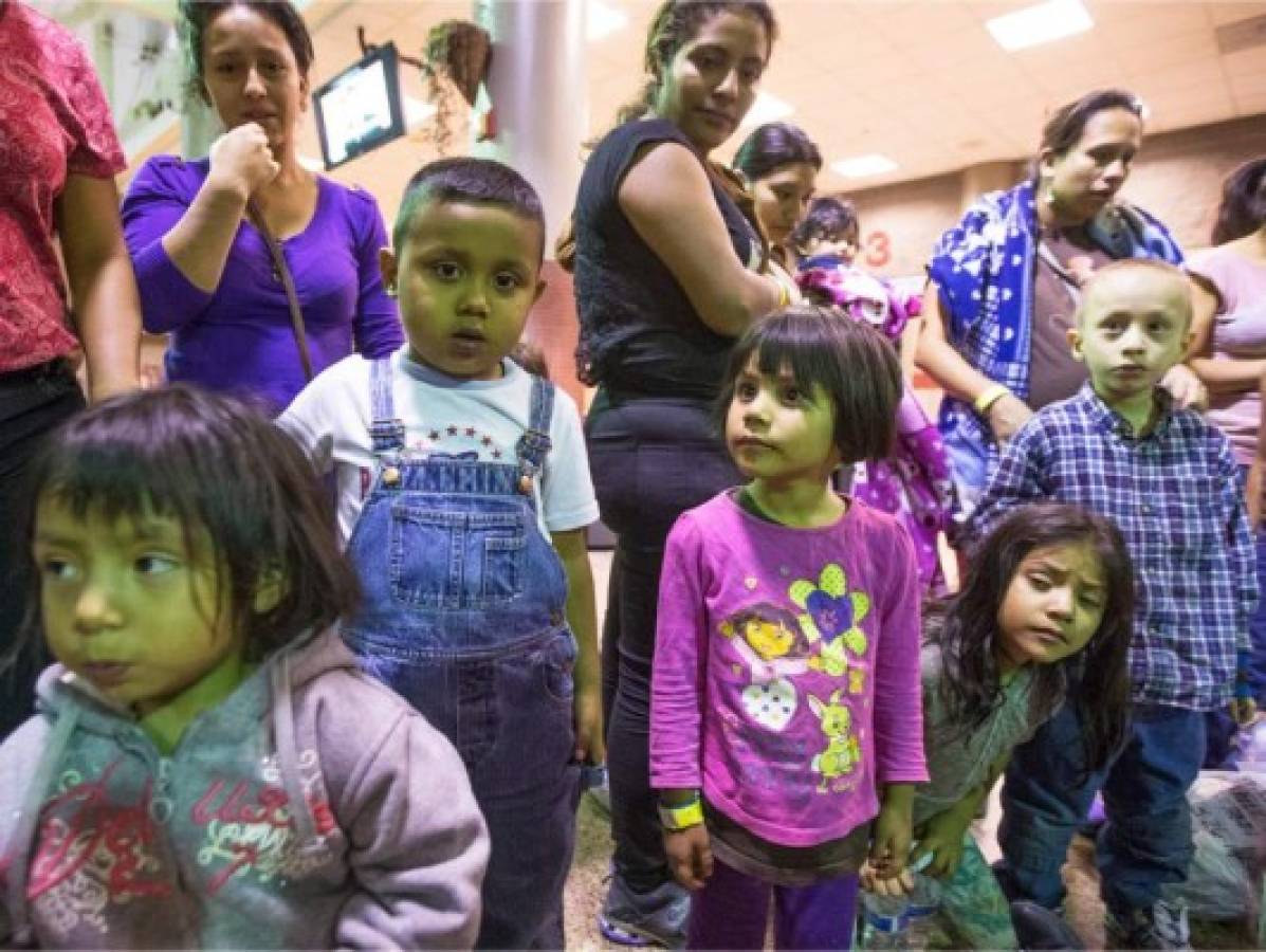 Niños hondureños viajan a Estados Unidos para estar con sus padres