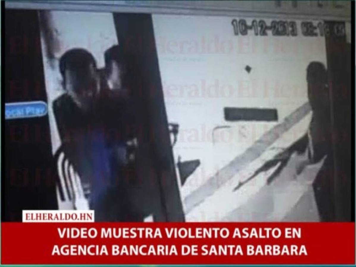 Video muestra violento asalto a agencia bancaria