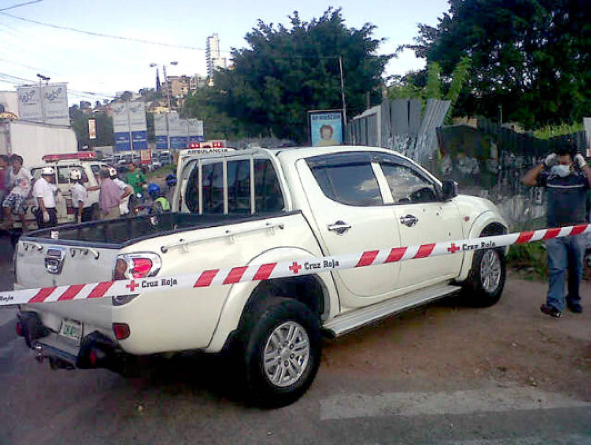 Acribillan a comerciante en bulevar Juan Pablo II