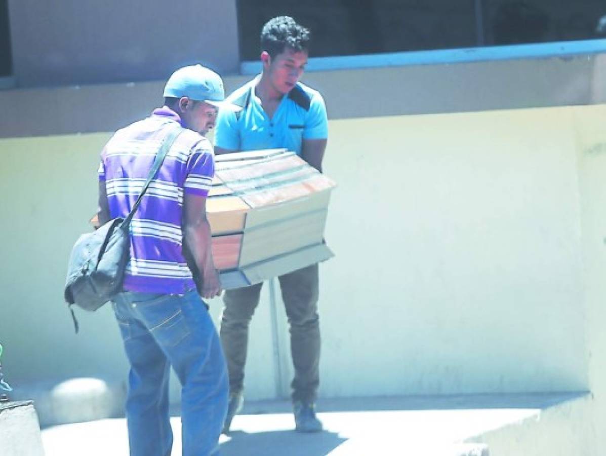 Fue a comprar un refresco y lo matan de dos machetazos