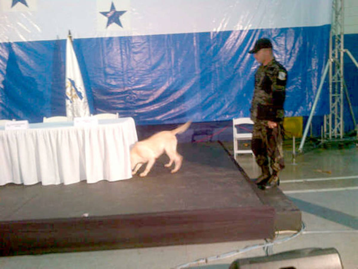 Escuadrón antibomba inspecciona el instituto San Miguel