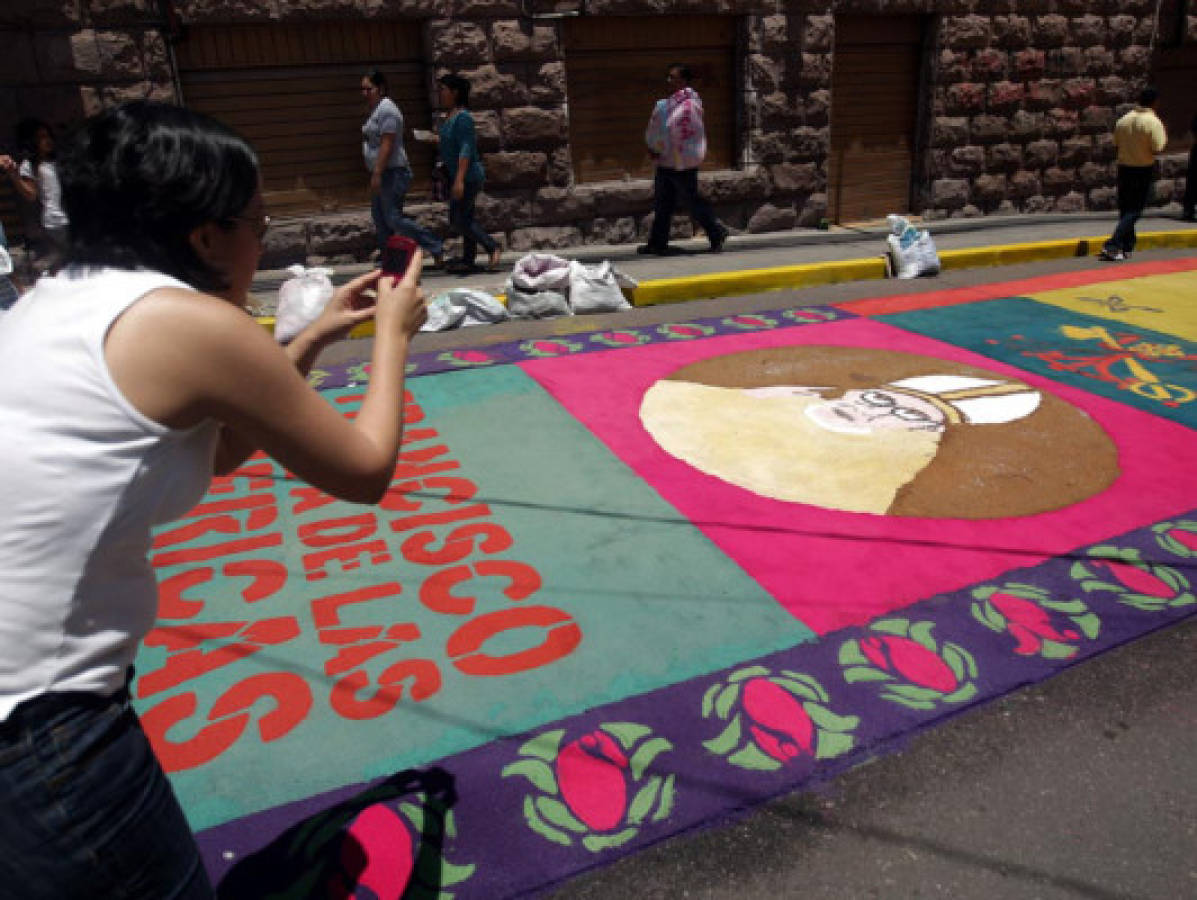 FOTOS: Alfombras llenan de color Tegucigalpa