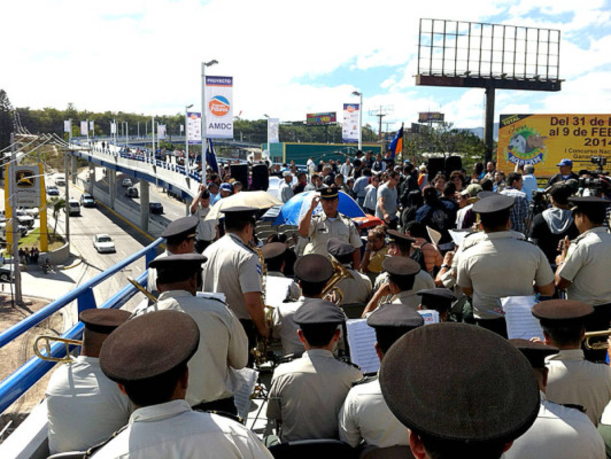 Inauguran el paso aéreo Ricardo Álvarez