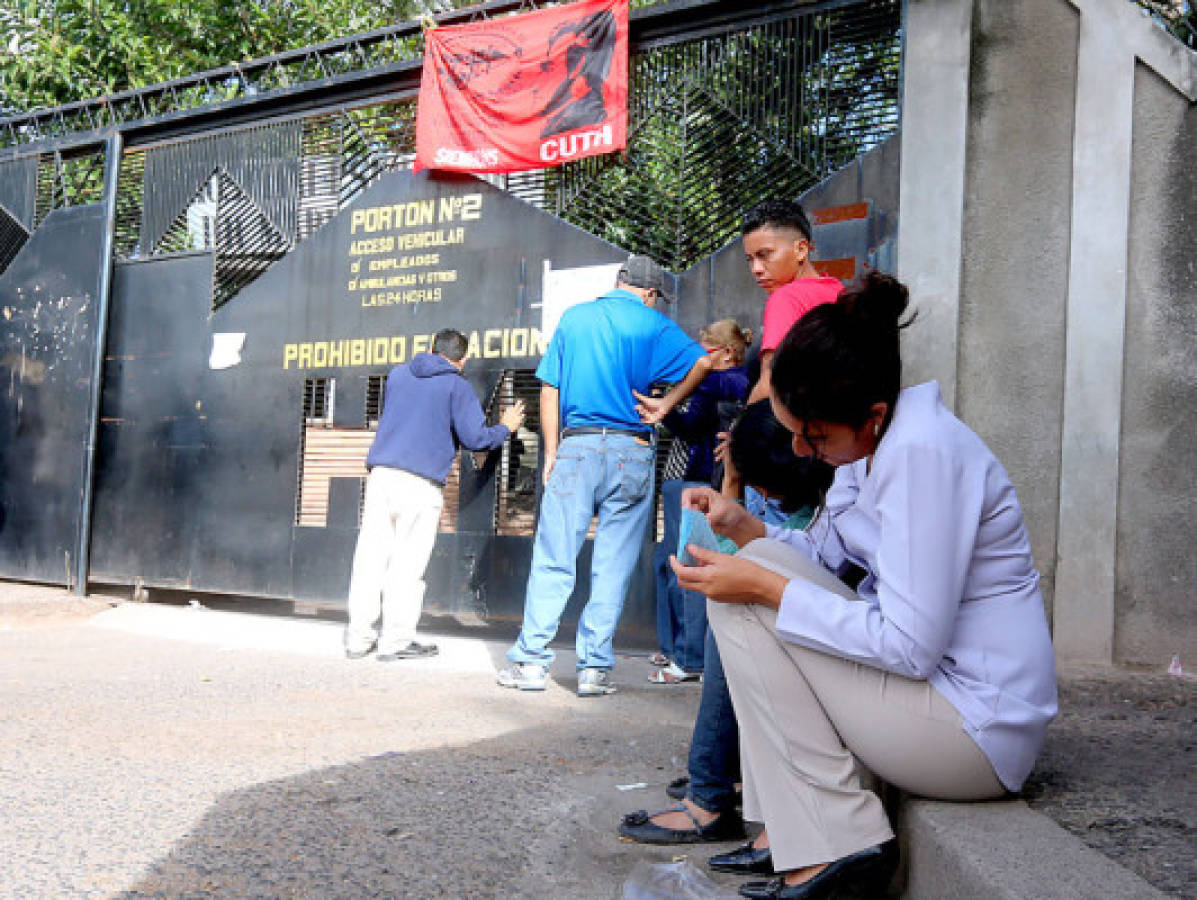 Médicos se suman a reclamos de sueldos