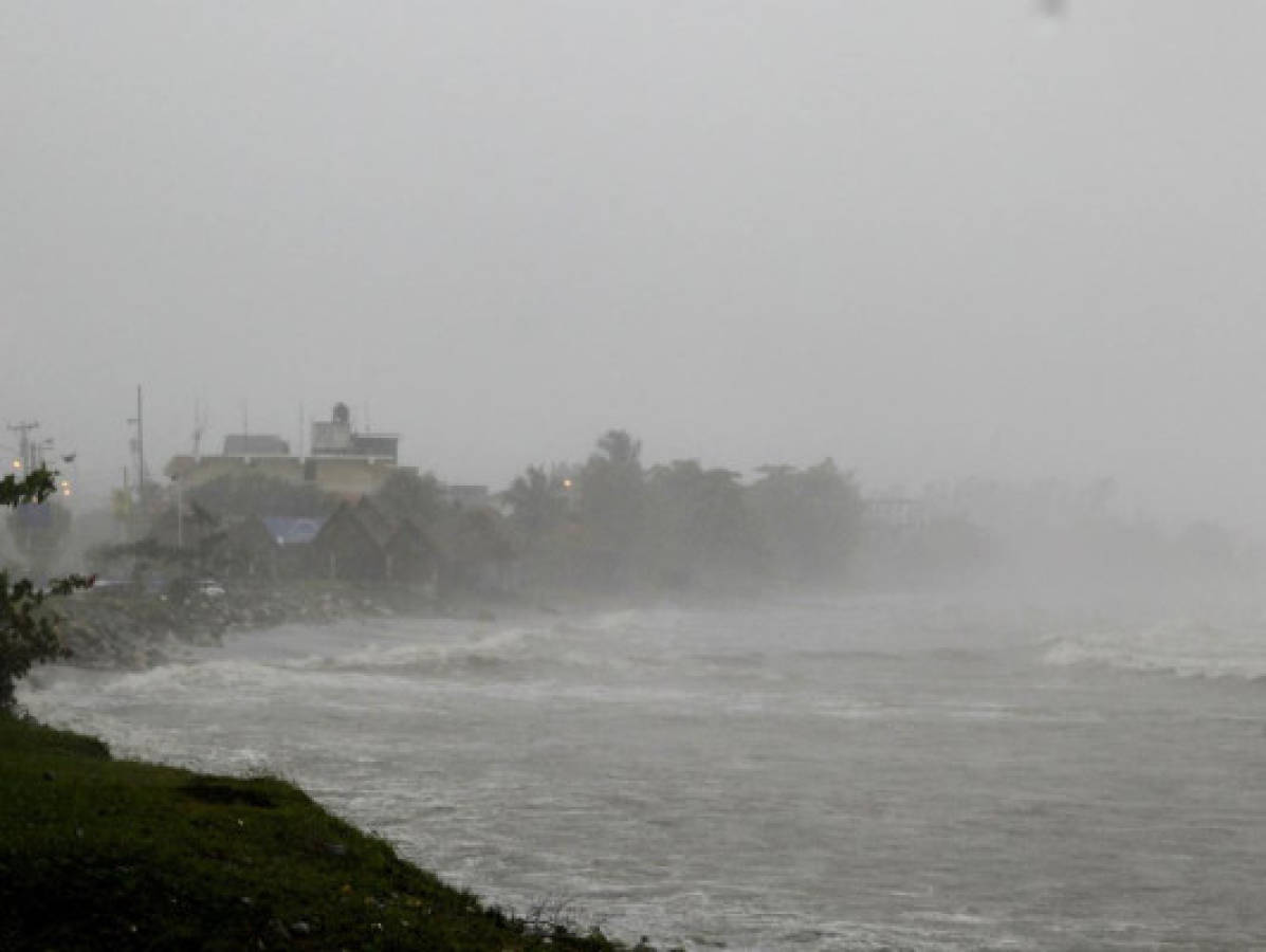 Rescatan a pescadores desaparecidos