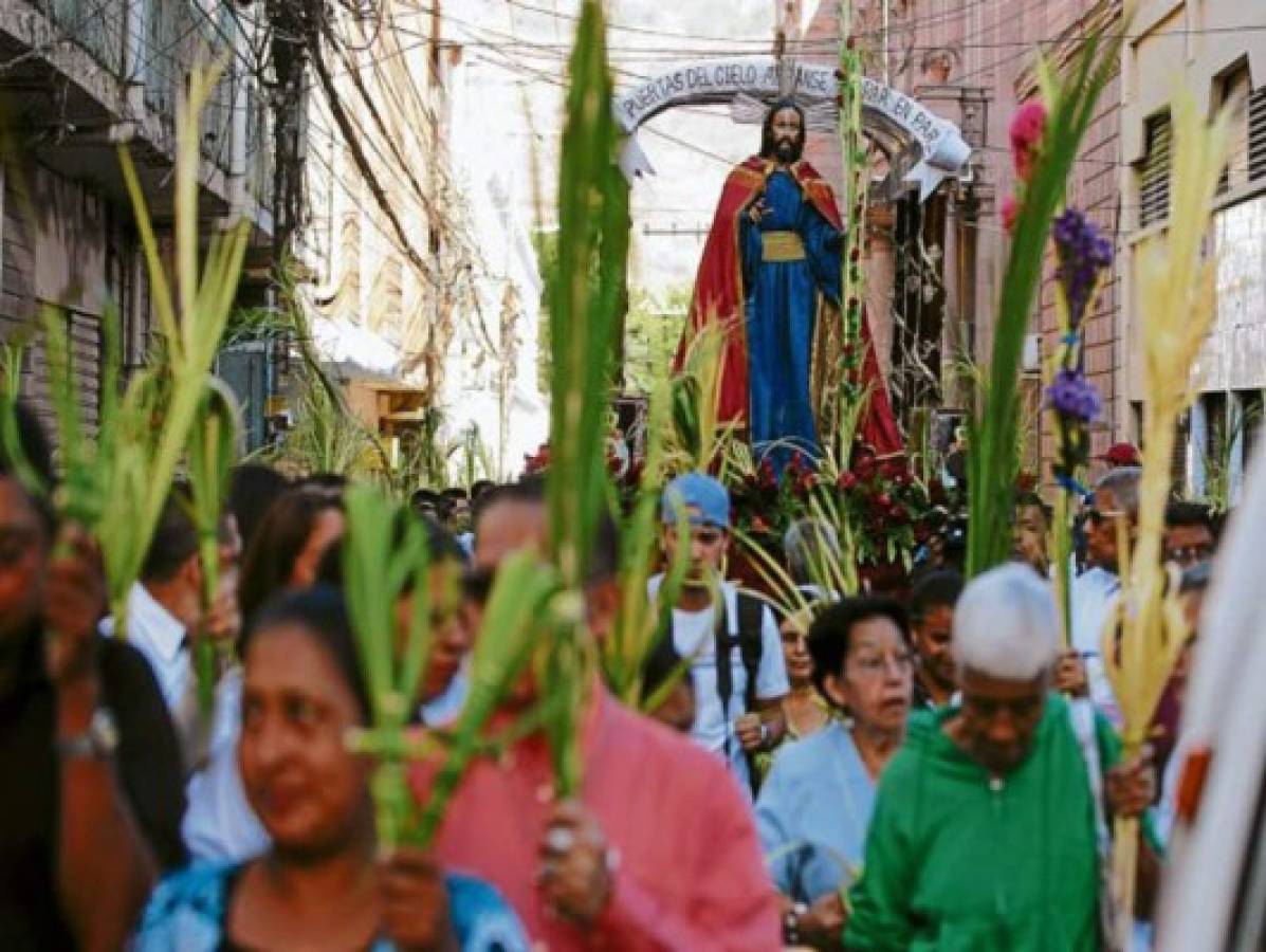 Feligresía católica clama por paz para Honduras en Domingo Ramos