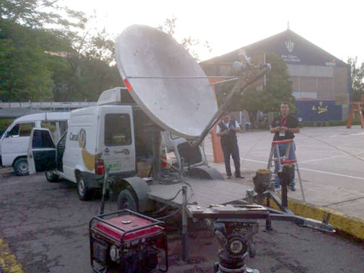 Escuadrón antibomba inspecciona el instituto San Miguel