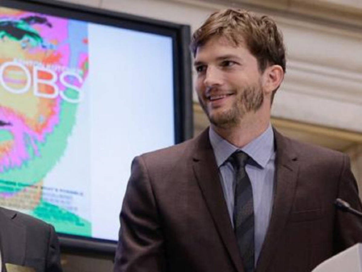 'Jobs', con Ashton Kutcher, lanza la batalla de filmes