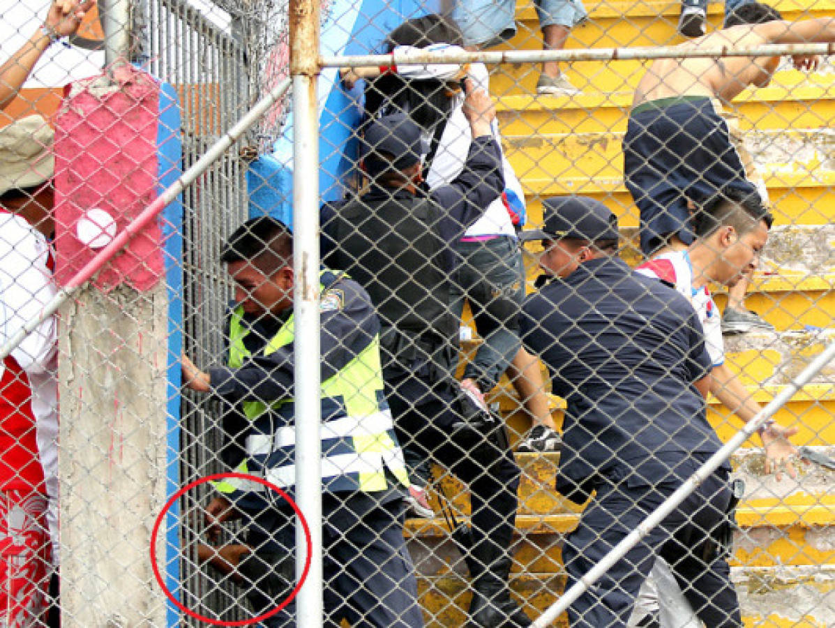 Fotos: Así le robaron arma a policía en golpiza de la 'Ultrafiel'