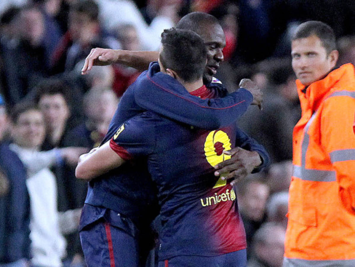 Abidal vuelve a jugar con Barça tras trasplante de hígado