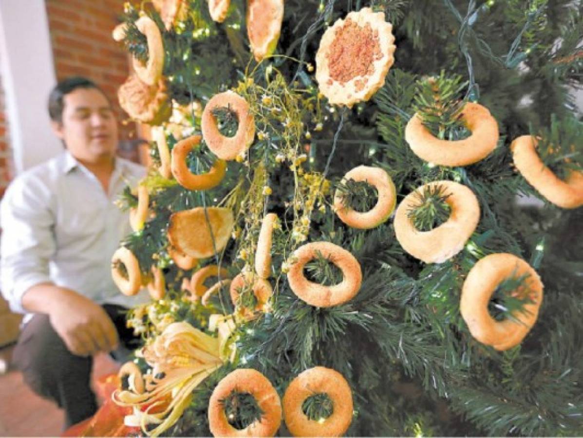 Comayagüela Primitivista revive en árbol navideño