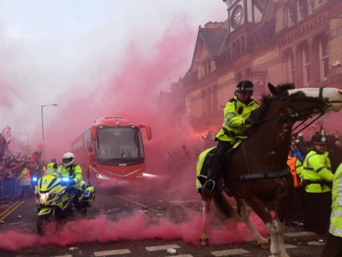 VIDEO: Así fue el ataque al autobús del City en Liverpool  