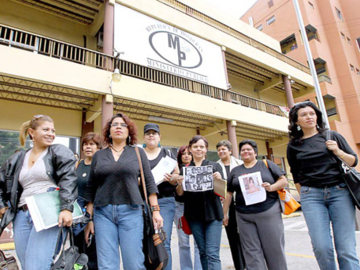 'Pepe' Lobo es denunciado por periodistas ante la Fiscalía de Derechos Humanos