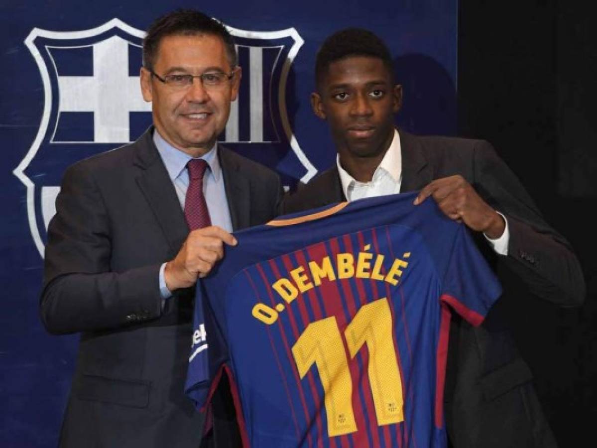 Ousmane Dembélé presentado con el FC Barcelona ante miles de aficionados