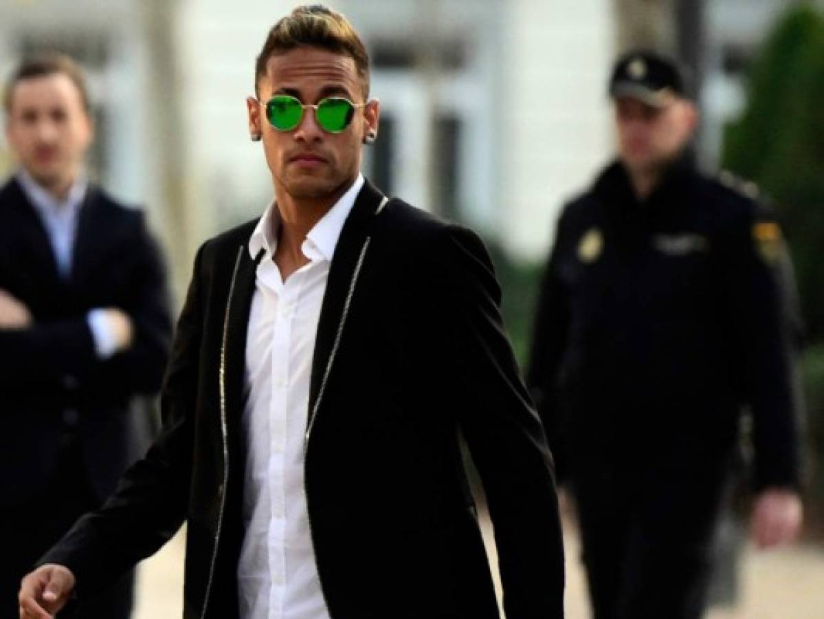 Fiscalía pide dos años de cárcel para Neymar por presunto fichaje fraudulento