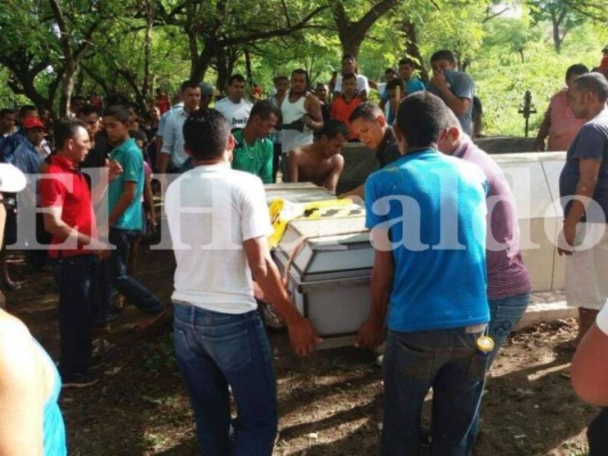 Entierran los restos de joven soterrado en mina de El Corpus, Choluteca