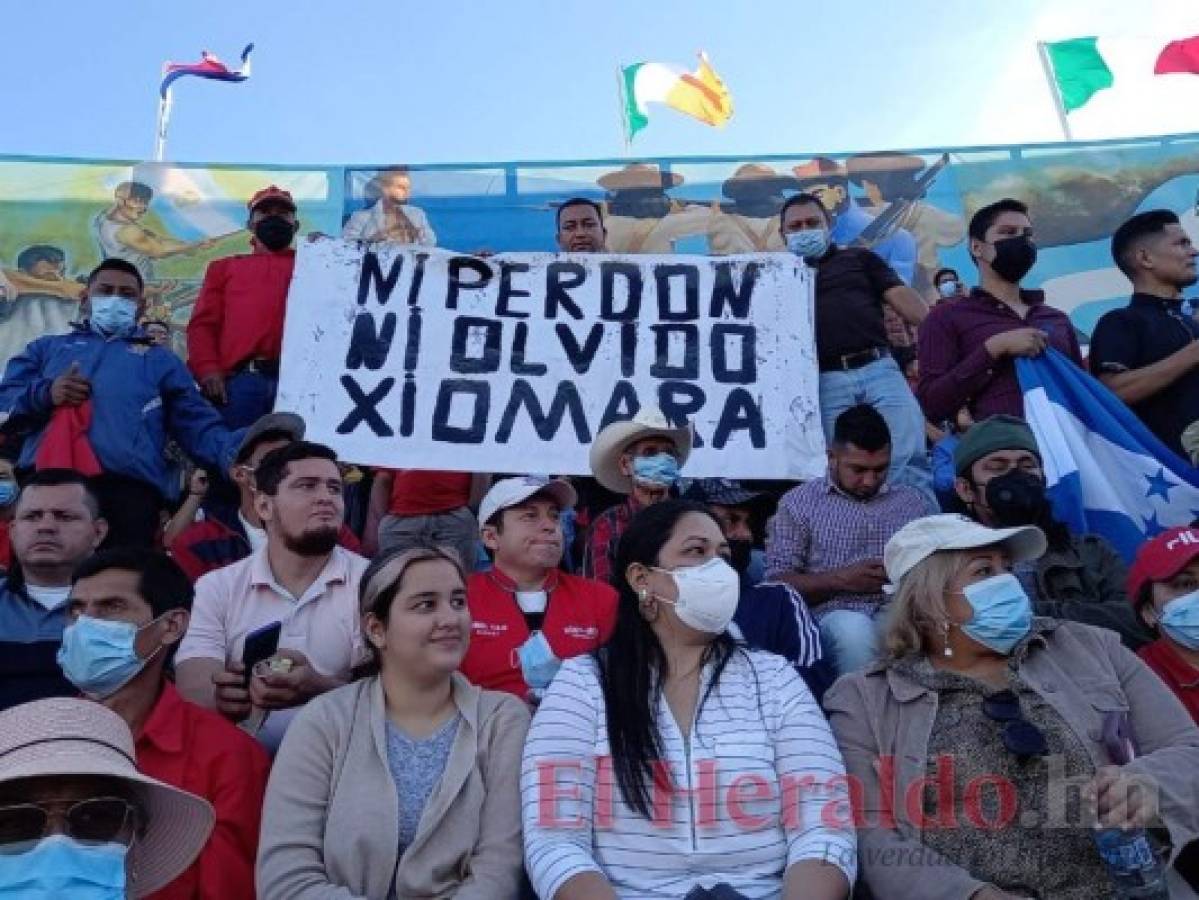 Pancartas y bailes: el ambiente en las graderías del Estadio Nacional durante toma de posesión (Fotos)