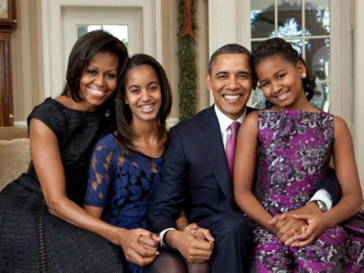 Sasha Obama causa furor en redes por usar atrevido escote