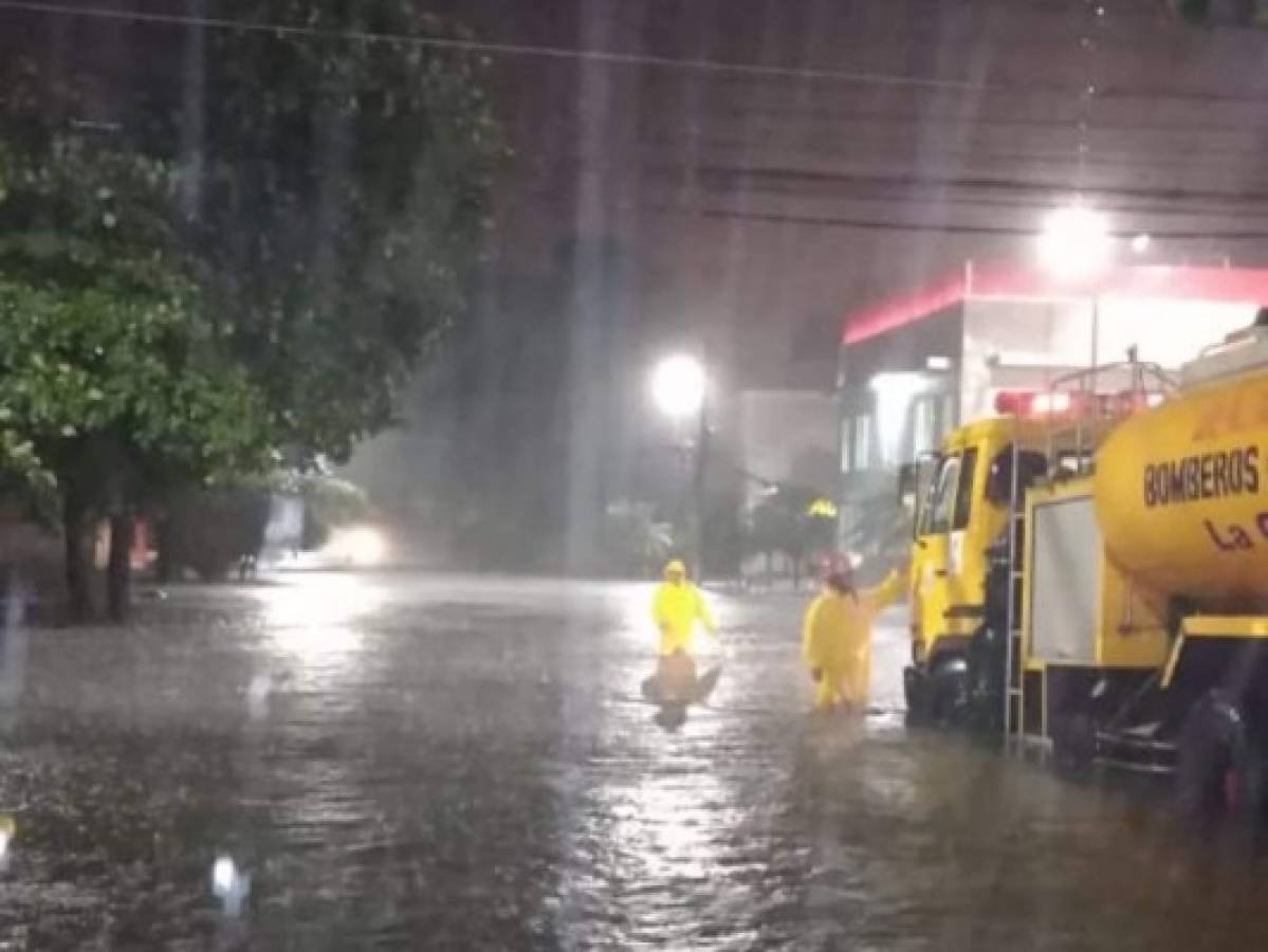 Lluvias dejan caos en el litoral atlántico de Honduras; suspenden vuelos en La Ceiba