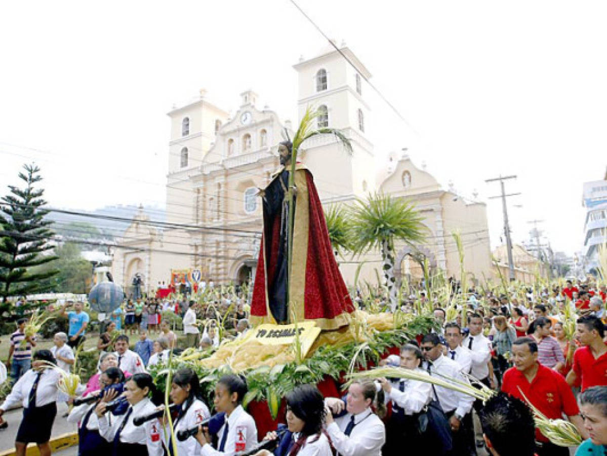 '¡Hosanna, Hosanna!', se oye en las calles de las ciudades de Honduras