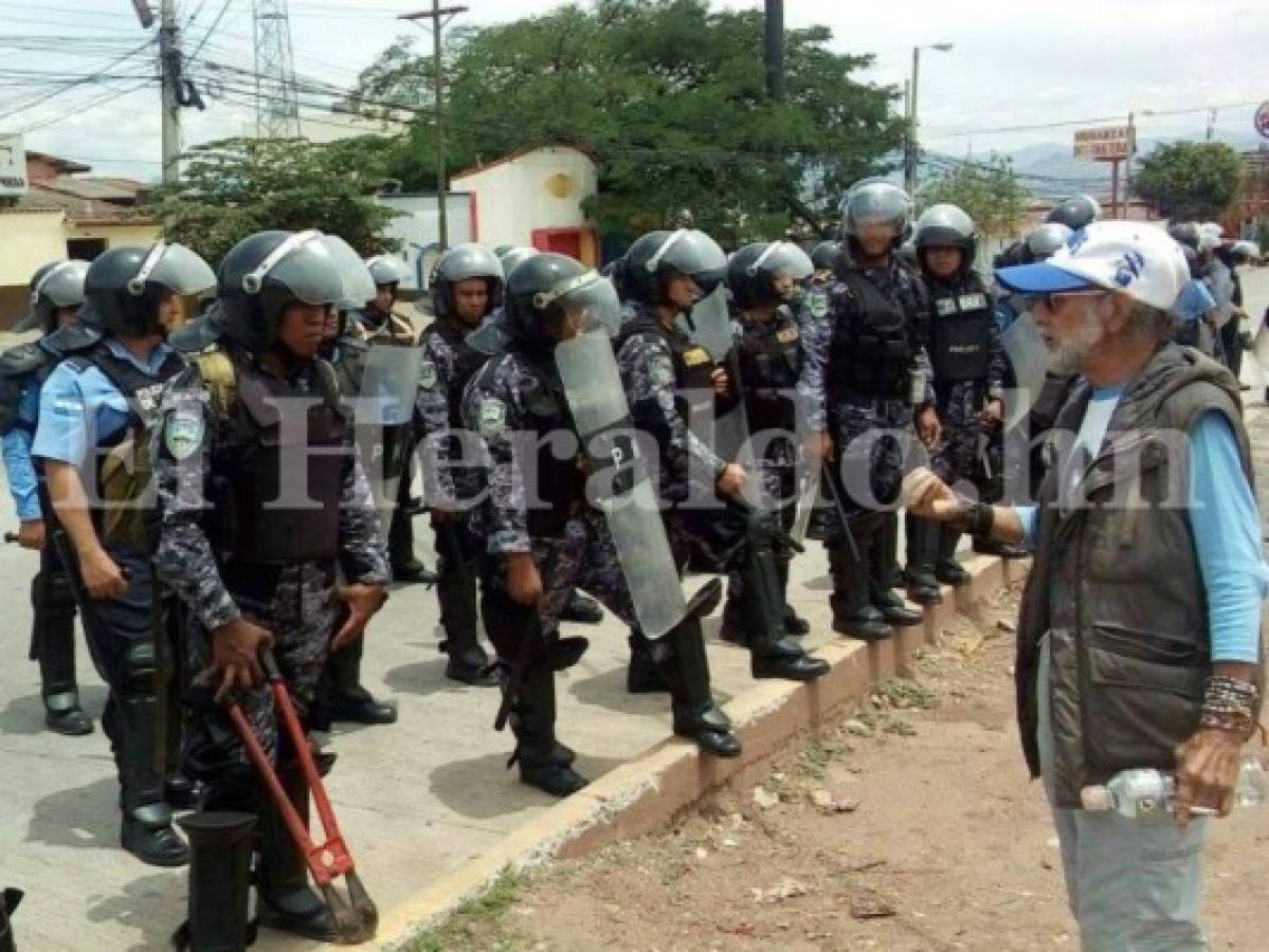 Estudiantes desalojan la UNAH de forma pacífica