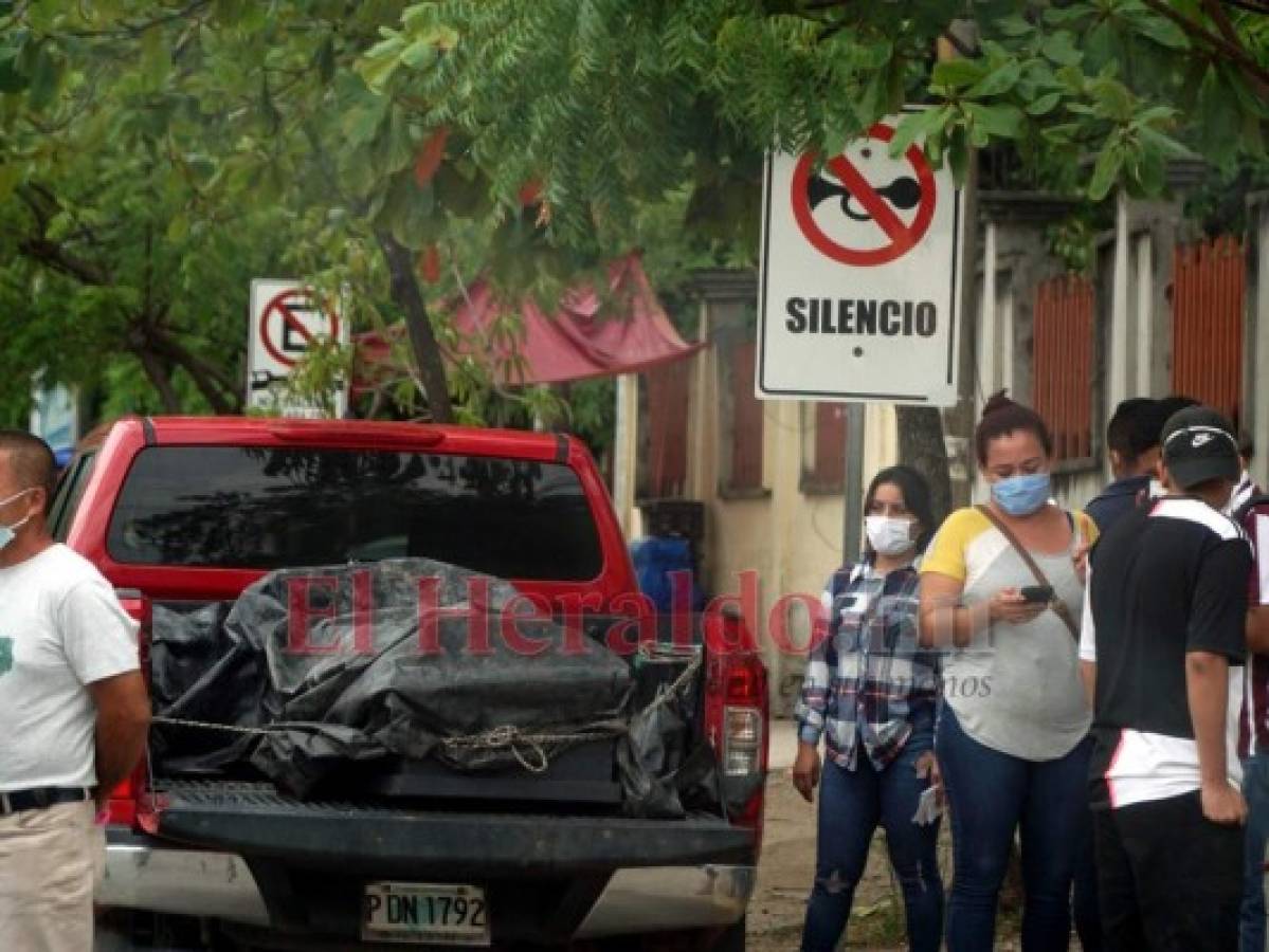 Entrega de cadáveres equivocados en la morgue del Catarino Rivas provoca disputa